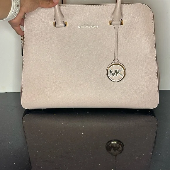 Michael Kors light pink Tote with Gold Accents and Structured Design - Picture 2 of 16
